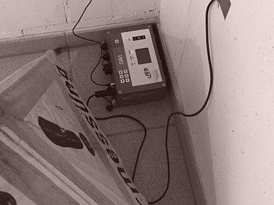 Installation Erschütterungs-Messgerät zur permanenten Überwachung